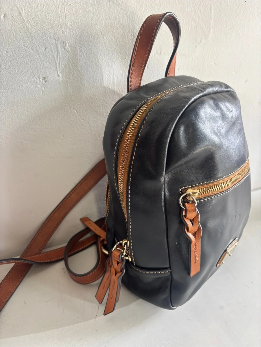 Dooney & Bourke compact dooney